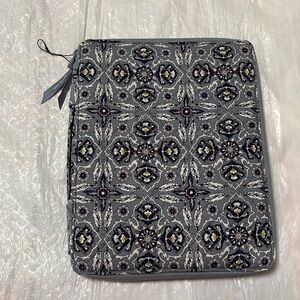 Vera Bradley Tablet Tamer Organizer Plaza Tile gray